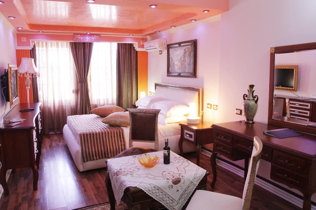 Hotel Boutique Vila Fernando Tirana Habitación foto